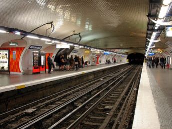 480px-Metro_de_Paris_-_Ligne_3_-_Republique_03